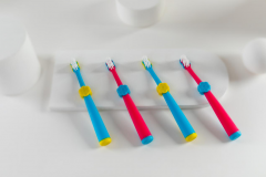 让孩子爱上刷牙要选对牙刷，Denti莎卡教你如何挑选婴幼儿牙刷